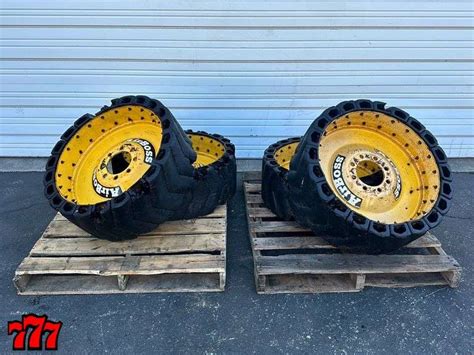 http www.usa-dealer.net 4-skid-steer-airboss-tires-and-rims _p_5487.html|air boss skid steer flats.